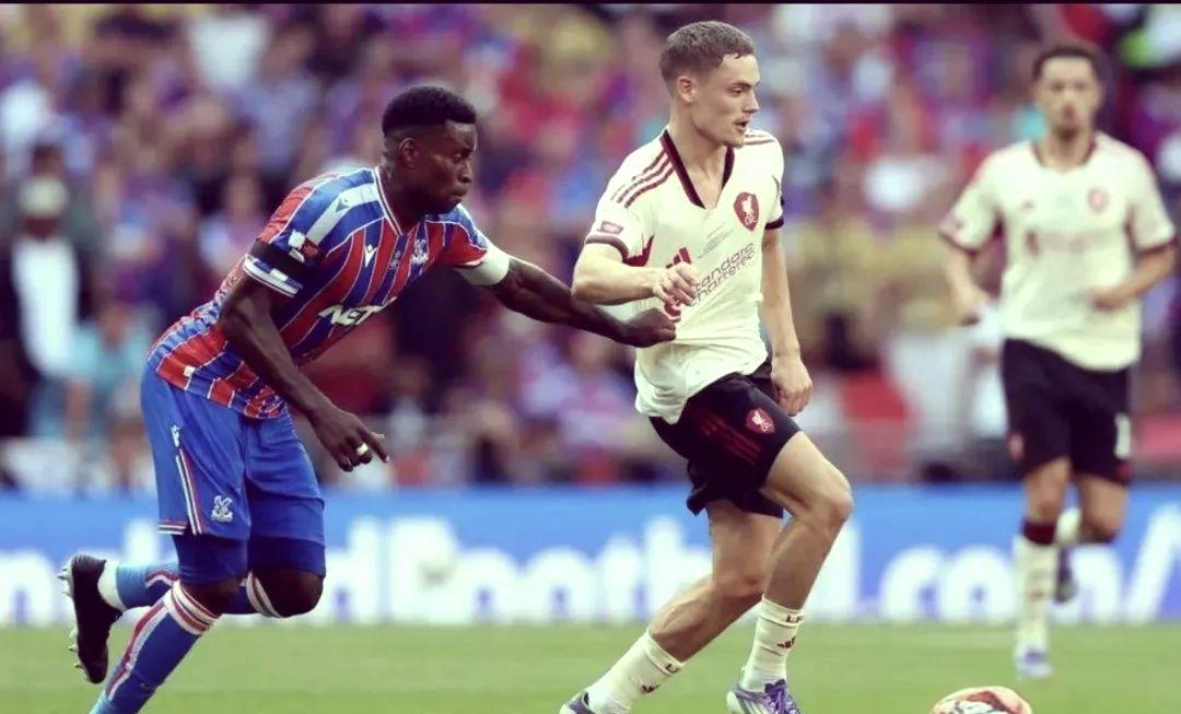 开云体育下载-关键时刻利物浦备战社区盾，篮板制胜细节曝光，震撼外界，赛程密集仍需轮换的简单介绍